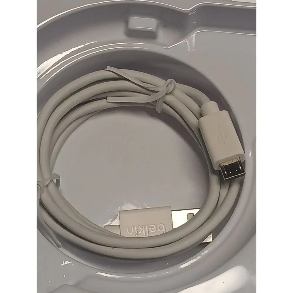 Belkin Boost Up Wireless Charging Pad 10w F7u082 White -Excellent